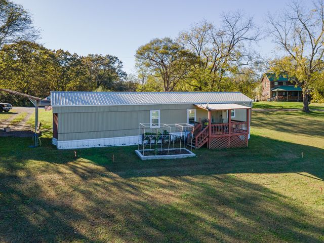 990 Community Rd, Nunnelly, TN 37137