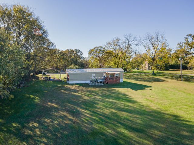 990 Community Rd, Nunnelly, TN 37137