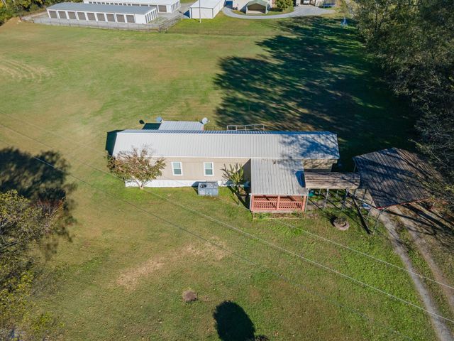 990 Community Rd, Nunnelly, TN 37137