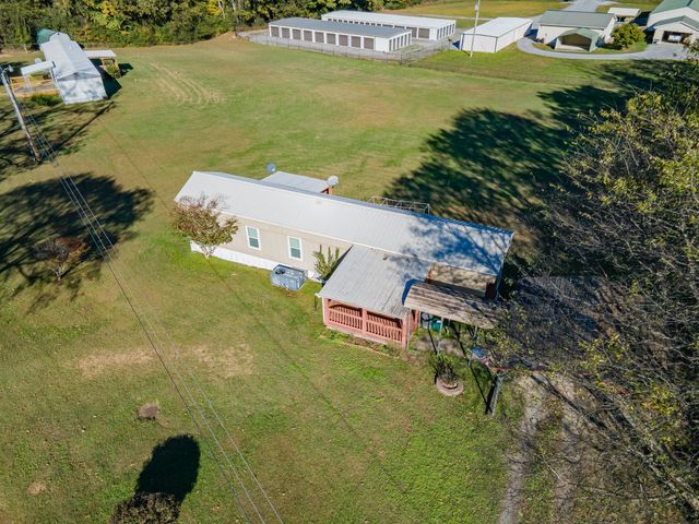 990 Community Rd, Nunnelly, TN 37137