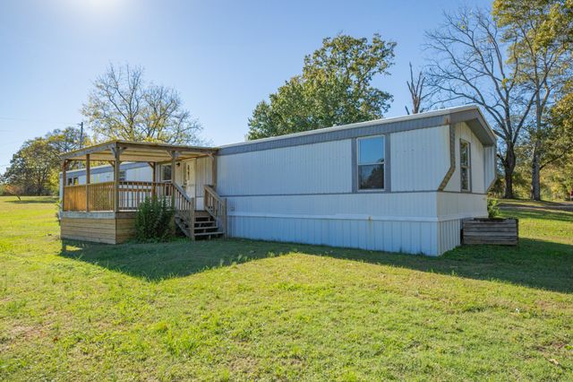 990 Community Rd, Nunnelly, TN 37137