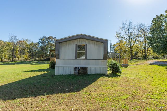 990 Community Rd, Nunnelly, TN 37137