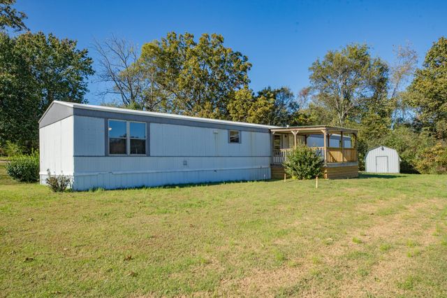 990 Community Rd, Nunnelly, TN 37137