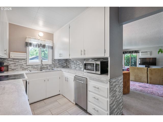 111 APPLEMAN Dr, Castle Rock, WA 98611