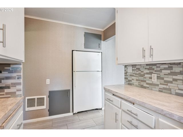 111 APPLEMAN Dr, Castle Rock, WA 98611