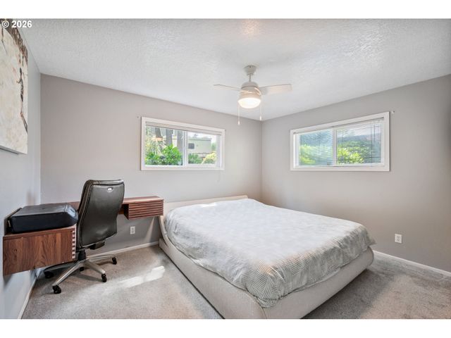 111 APPLEMAN Dr, Castle Rock, WA 98611