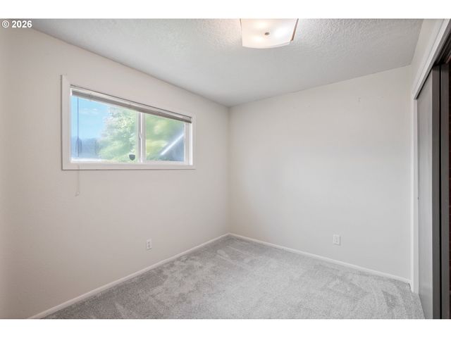 111 APPLEMAN Dr, Castle Rock, WA 98611