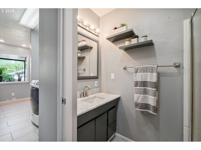111 APPLEMAN Dr, Castle Rock, WA 98611
