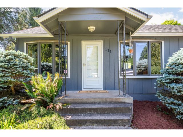 111 APPLEMAN Dr, Castle Rock, WA 98611