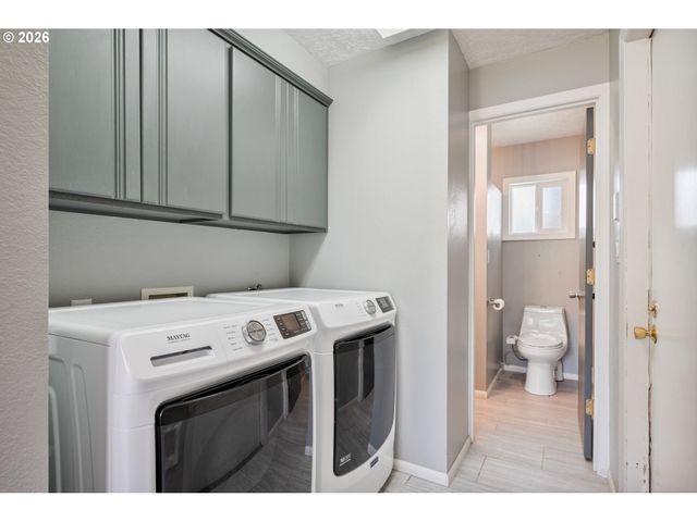 111 APPLEMAN Dr, Castle Rock, WA 98611