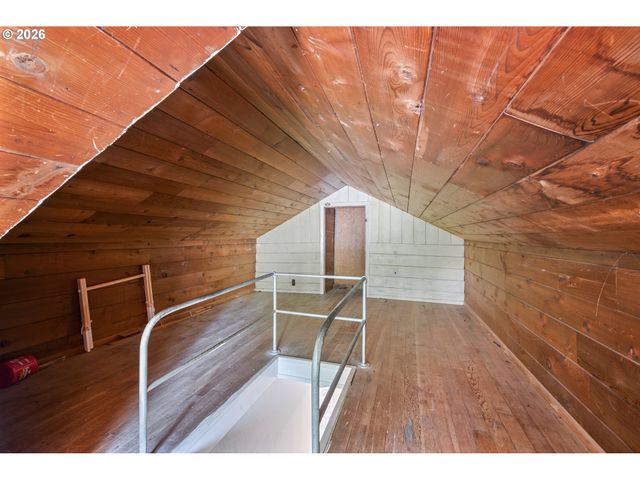 111 APPLEMAN Dr, Castle Rock, WA 98611