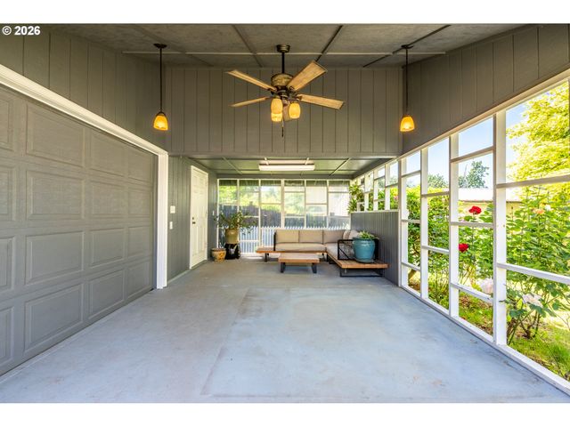 111 APPLEMAN Dr, Castle Rock, WA 98611