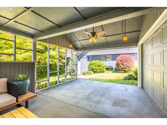 111 APPLEMAN Dr, Castle Rock, WA 98611