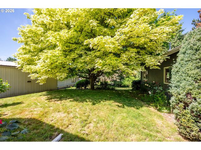 111 APPLEMAN Dr, Castle Rock, WA 98611
