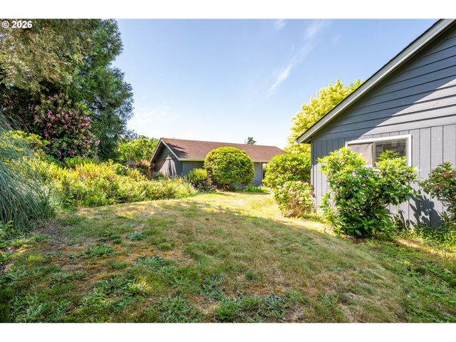 111 APPLEMAN Dr, Castle Rock, WA 98611