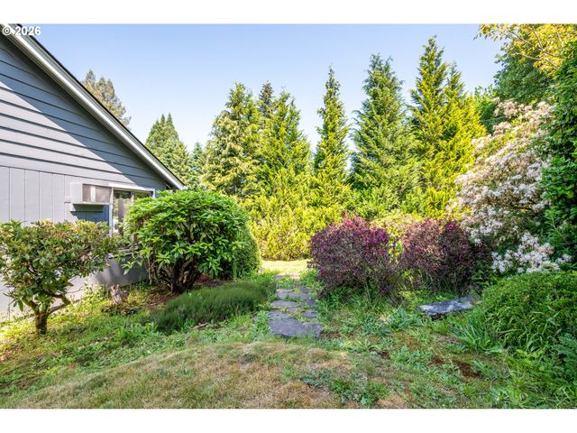 111 APPLEMAN Dr, Castle Rock, WA 98611