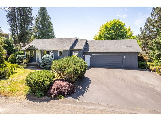 111 APPLEMAN Dr, Castle Rock, WA 98611