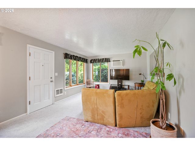 111 APPLEMAN Dr, Castle Rock, WA 98611