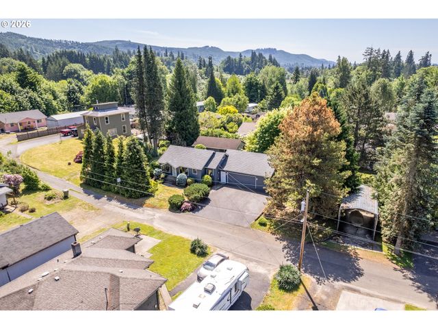 111 APPLEMAN Dr, Castle Rock, WA 98611