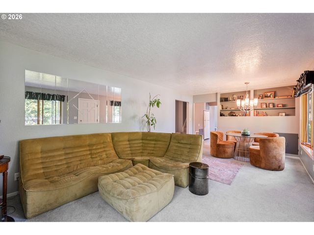 111 APPLEMAN Dr, Castle Rock, WA 98611