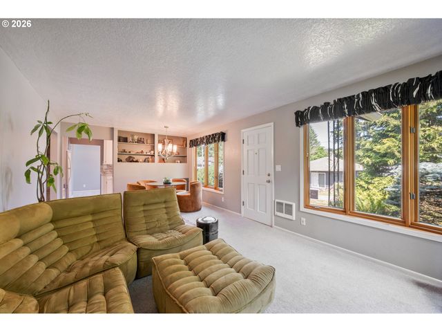 111 APPLEMAN Dr, Castle Rock, WA 98611