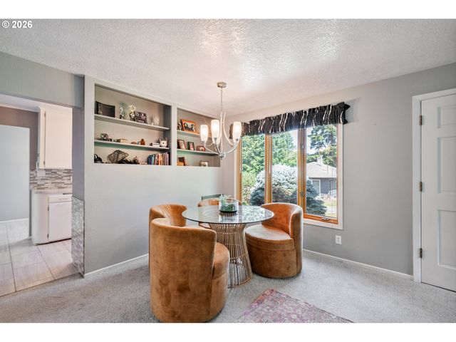 111 APPLEMAN Dr, Castle Rock, WA 98611