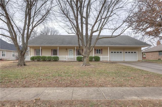 2908 Woodgate Drive, Pittsburg, KS 66762