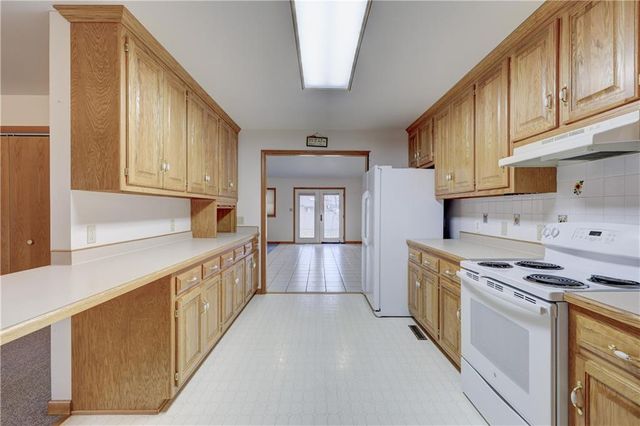 2908 Woodgate Drive, Pittsburg, KS 66762