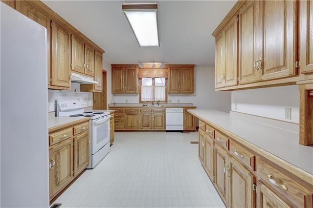 2908 Woodgate Drive, Pittsburg, KS 66762