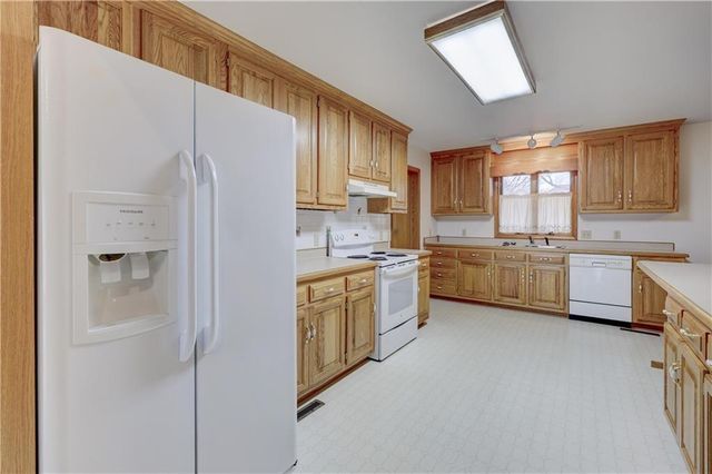 2908 Woodgate Drive, Pittsburg, KS 66762