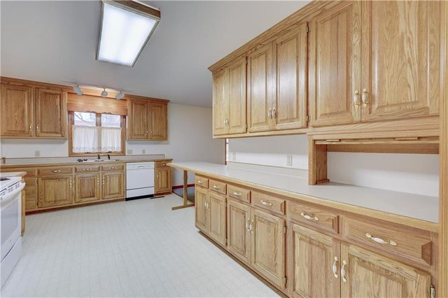 2908 Woodgate Drive, Pittsburg, KS 66762