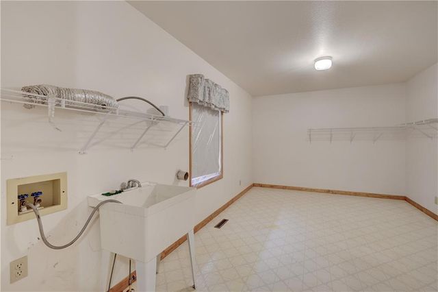 2908 Woodgate Drive, Pittsburg, KS 66762