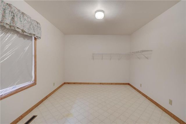 2908 Woodgate Drive, Pittsburg, KS 66762