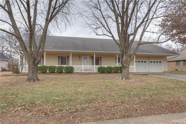 2908 Woodgate Drive, Pittsburg, KS 66762