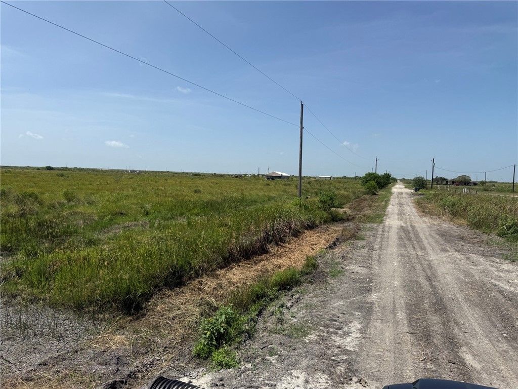 192 Joey Dr, Taft, TX 78390 — photo 2