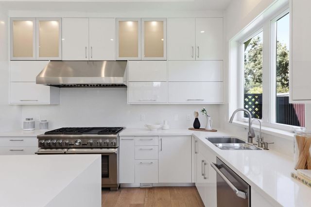 3990 Laguna Avenue, Palo Alto, CA 94306