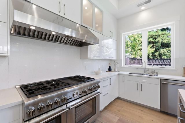 3990 Laguna Avenue, Palo Alto, CA 94306