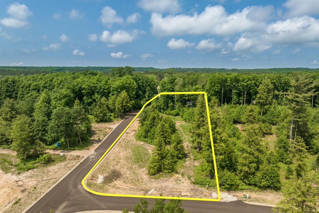 8910 Hemlock Hill Drive, Traverse City, MI 49685