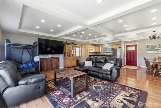 819 Middle Fork Road, Onalaska, WA 98570