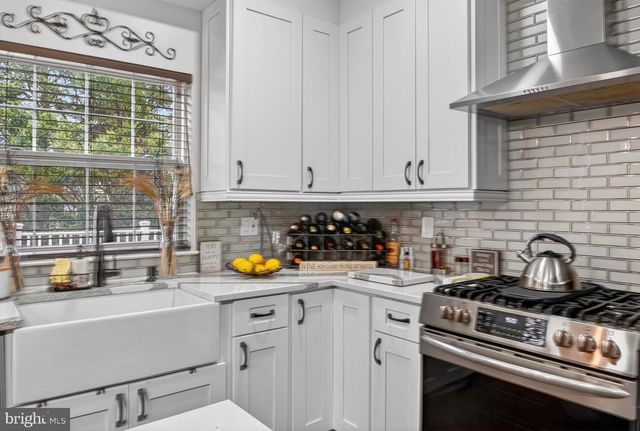 7059 CALVERT DR, Elkridge, MD 21075