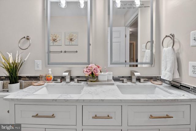 7059 CALVERT DR, Elkridge, MD 21075