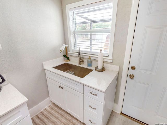 128 Claremont Ave, San Antonio, TX 78209
