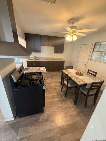 1519 Steves, San Antonio, TX 78210