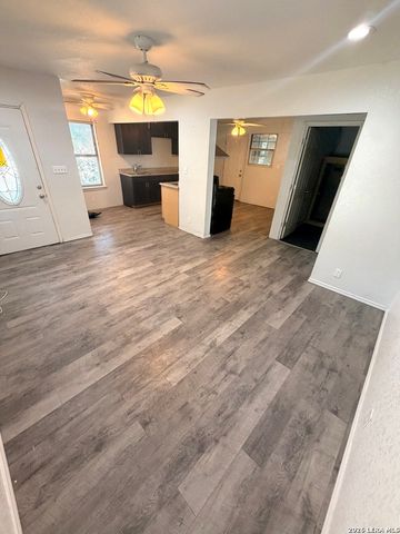 1519 Steves, San Antonio, TX 78210
