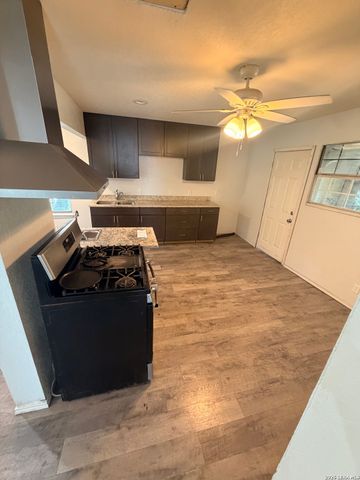 1519 Steves, San Antonio, TX 78210