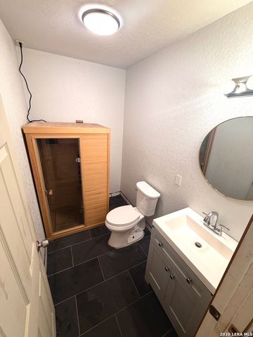1519 Steves, San Antonio, TX 78210