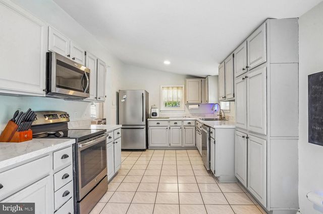 1217 PINE AVE, Shady Side, MD 20764