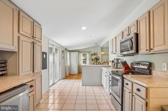1217 PINE AVE, Shady Side, MD 20764