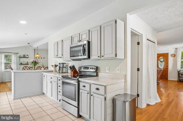1217 PINE AVE, Shady Side, MD 20764