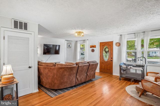 1217 PINE AVE, Shady Side, MD 20764